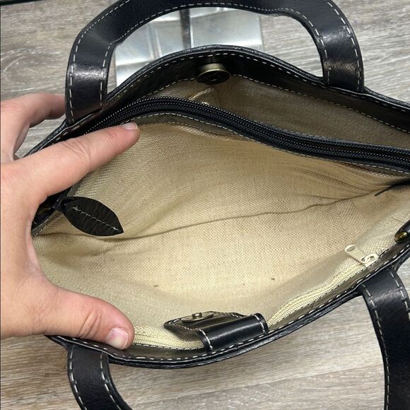 Black Leather Handbag with Cream Interior - Picture 5 of 14